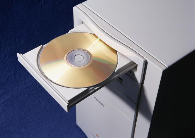 电脑上放光盘的叫什么，电脑读碟叫什么
