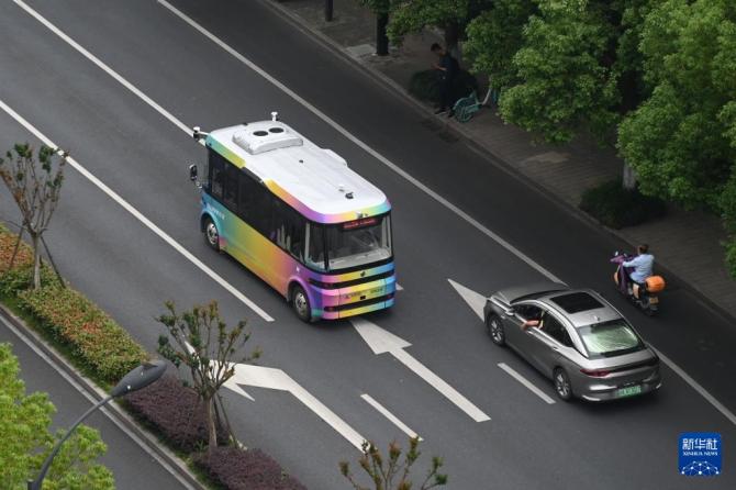 自动驾驶公交车的工作原理是什么「自动驾驶公交车的安全性如何保障」