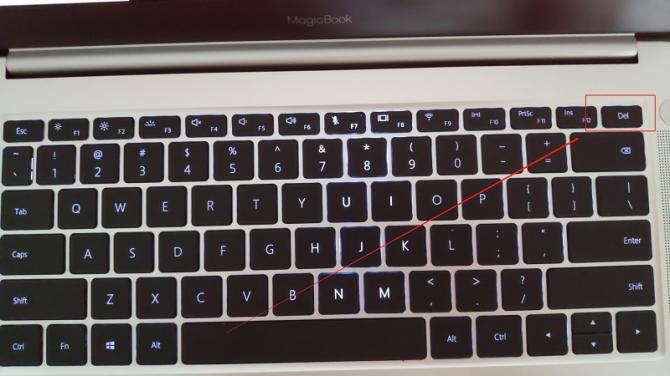 电脑键盘上的空格键在哪里(如何找到电脑上的空格键)